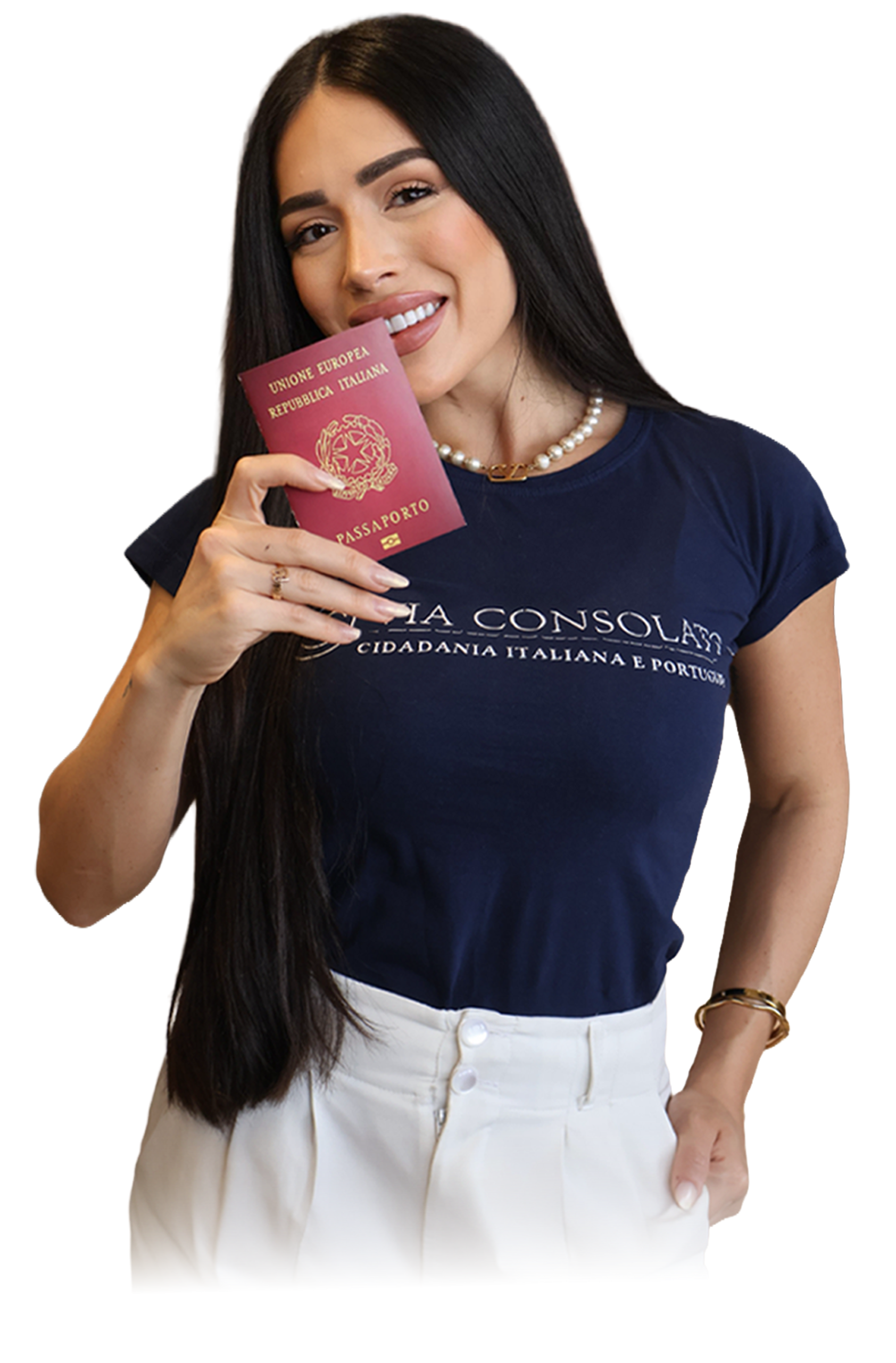 Cliente da Via Consolato segurando o passaporte italiano